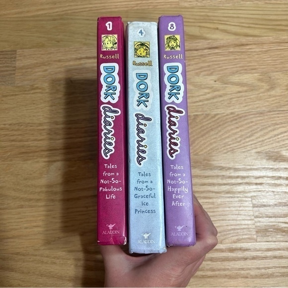 Dork Diaries Book Bundle Hardcover 1 4 8 Russell Fabulous Life Graceful Ice - Picture 3 of 4